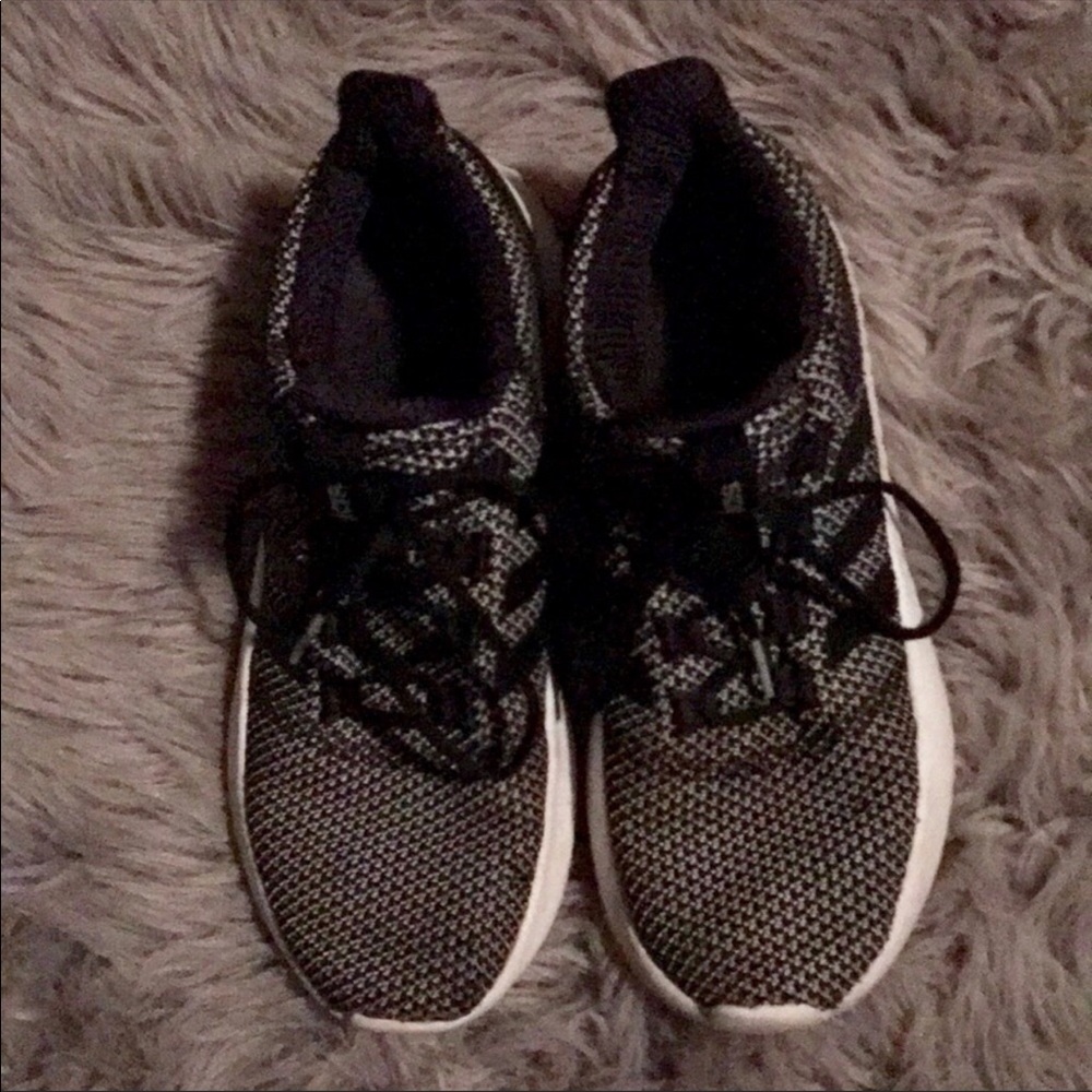 Adidas Cloud Foam Shoes - Picture 2 of 6